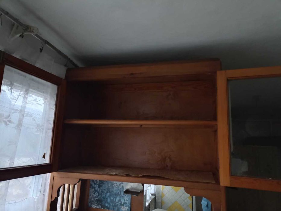 Підвісний сервант із дзеркальцем