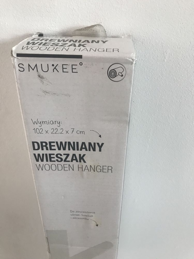 Wieszak drewniany biały