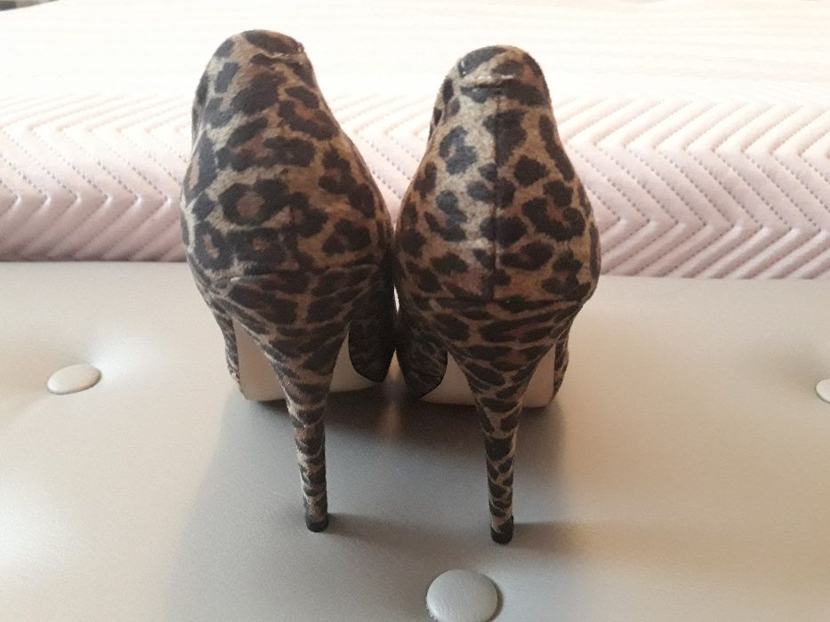 Sapatos leopardo La Strada NOVOS tam. 36
