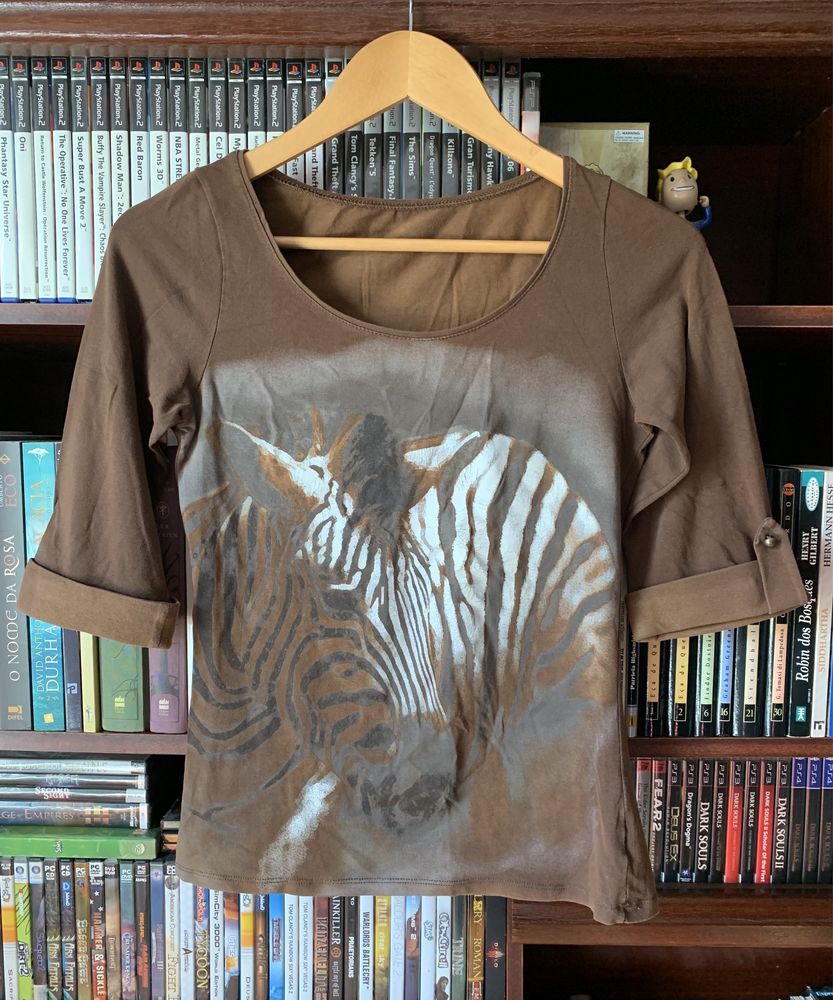 Blusa com Imagem de Zebra, tamanho S [medidas na descrição]