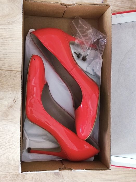 Czółenka Gino Rossi, koral