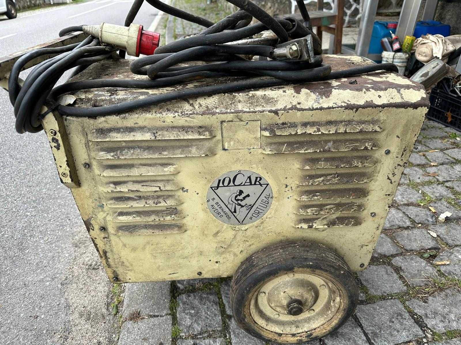 Máquina de soldar trifásica