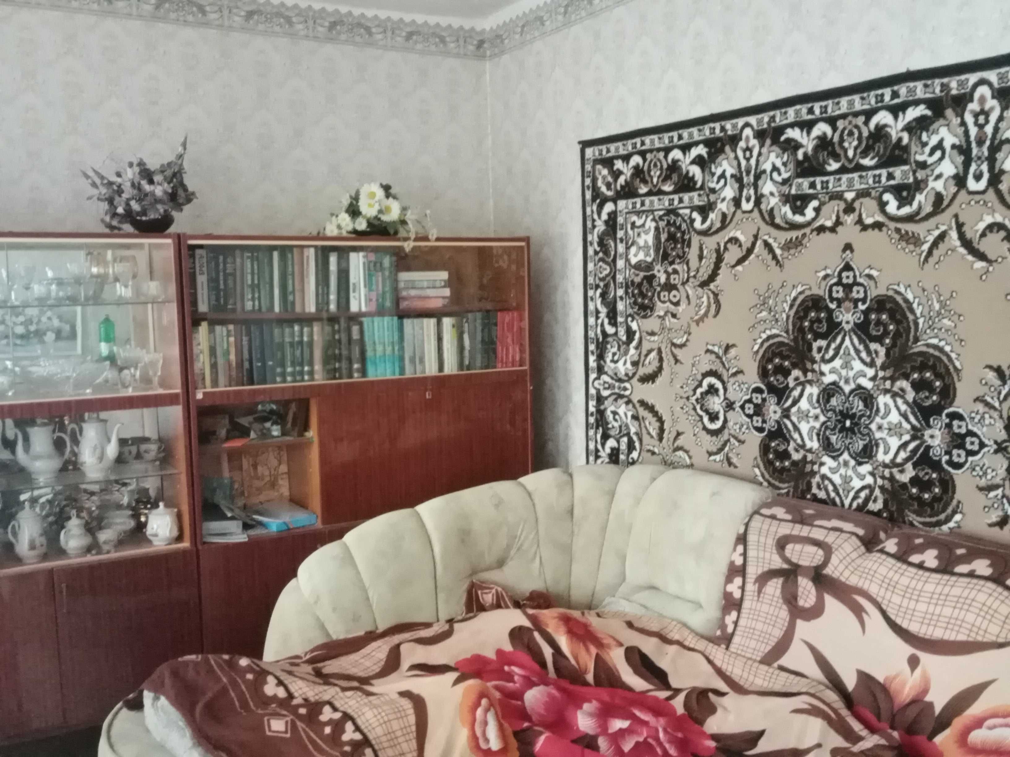 Продам будинок в м Карлівка недалеко від центра