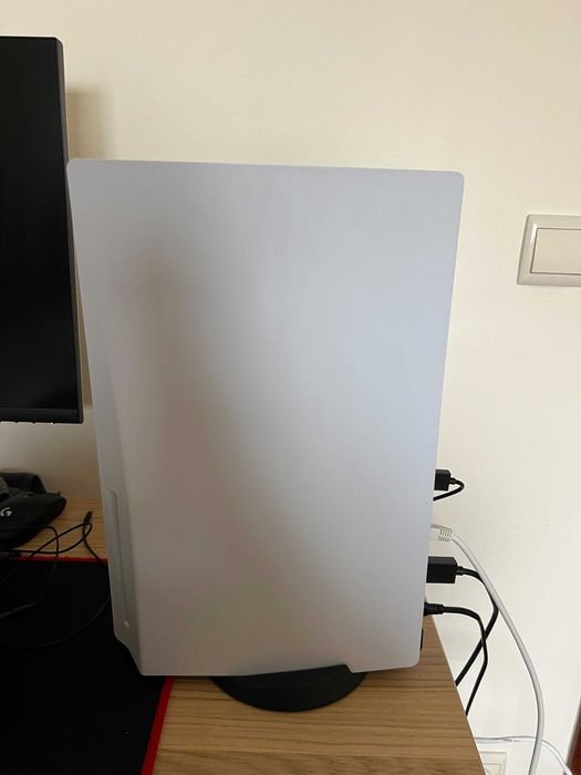 PlayStation 5 825GB (CFI-1216A), com leitor de discos.