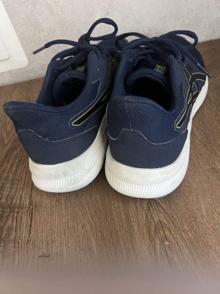 Продам кросівки asics розмір 39