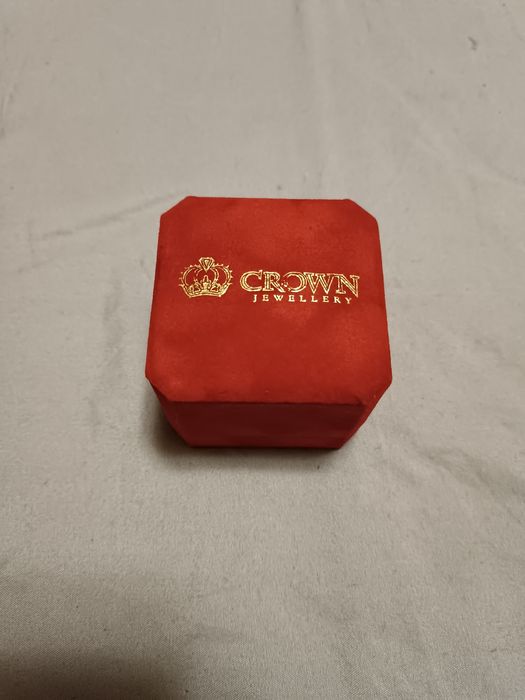 Подарочная коробочка CROWN Jewellery.