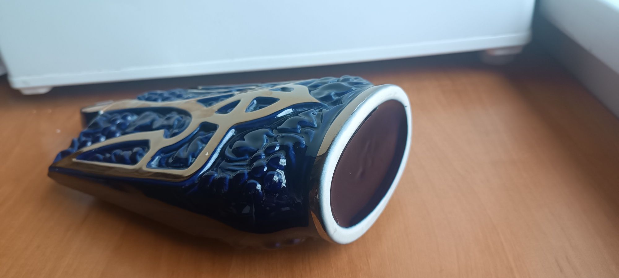 Бутылка керамическая для алкоголя трезубец
