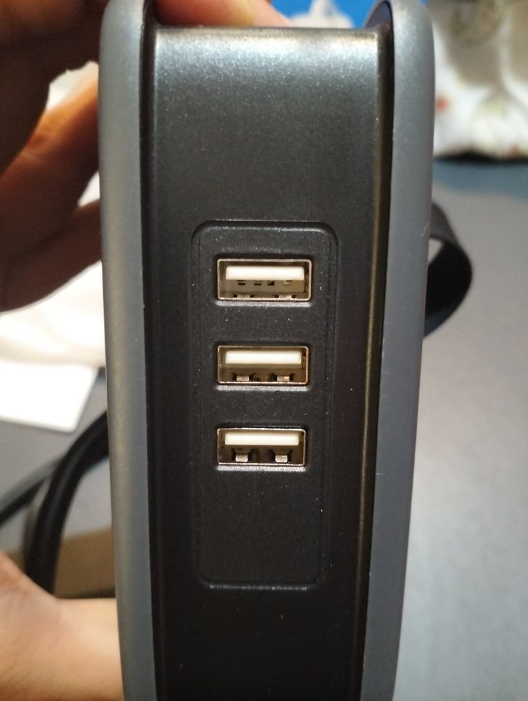 Ficha extensão com entradas USB