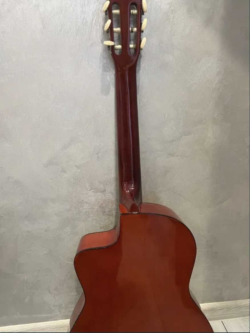 нова 4/4 класична гітара натур колір дерева повнорозмірна з вирізом