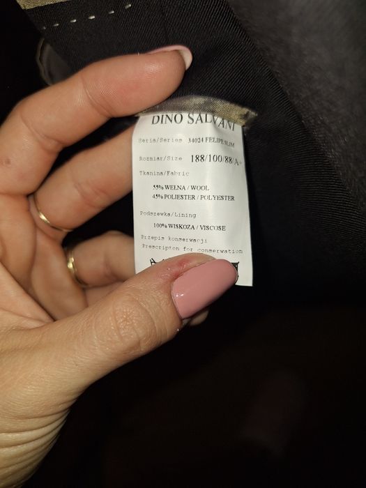 Garnitury dwa niebieskie jeden czarny