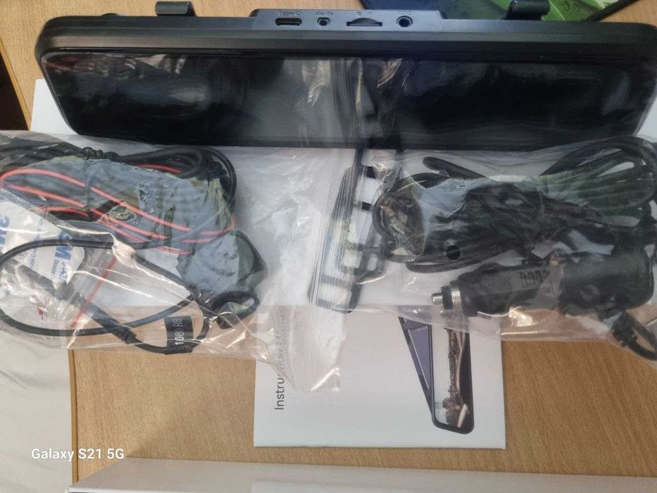 автомобільне дзеркало з відеореєстратором