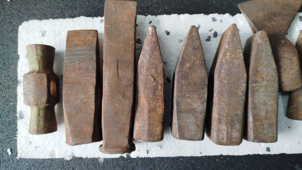 Młotki i siekiery (dwa dołożone)