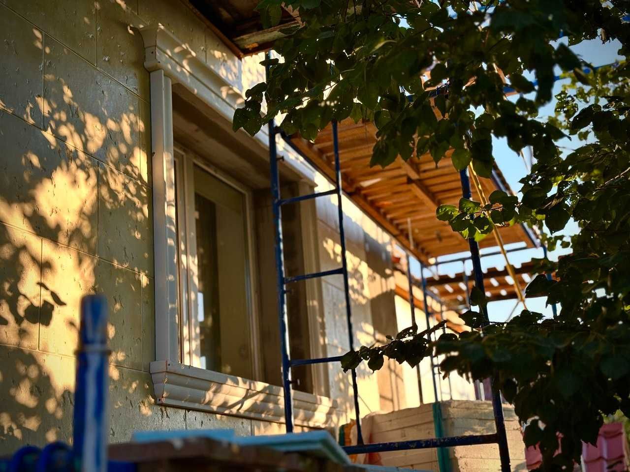 Утеплення фасадів приватних будинків, офісних приміщень. Фасади.