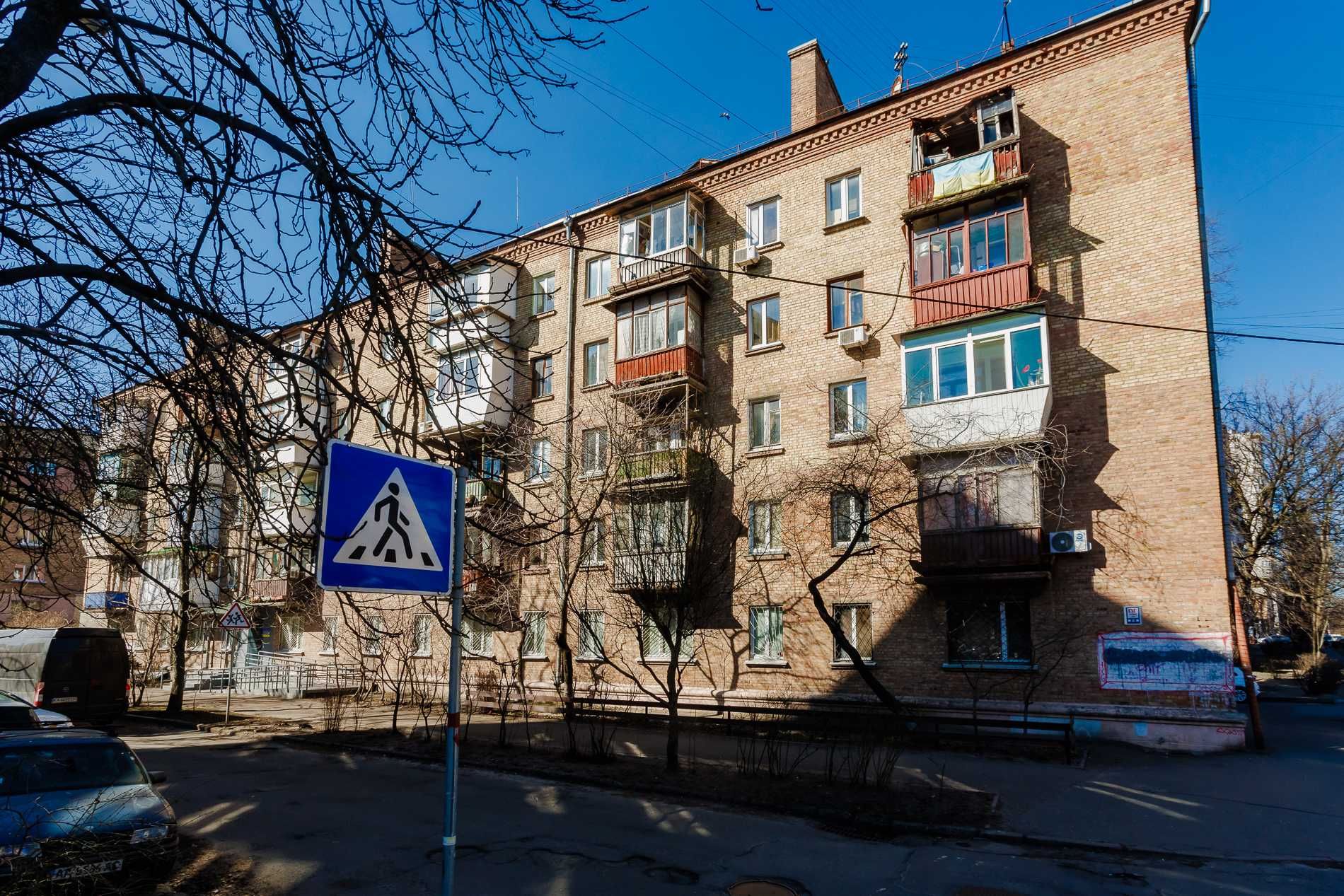 Севастопольска площа, квартира з ремонтом.