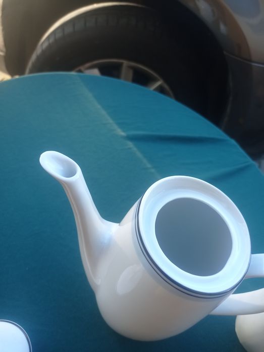 Porcelanowy dzbanek i mlecznik Chodzież