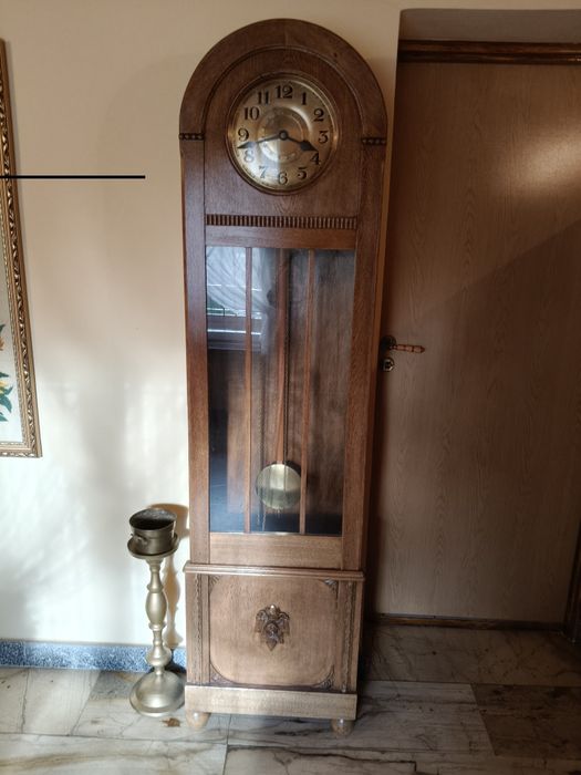 Zadbany zegar stojący