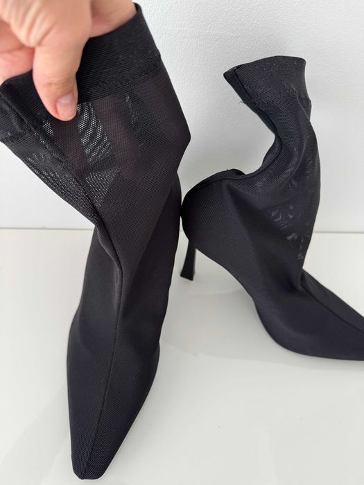Botins pretos elegantes de salto alto, tamanho 38
