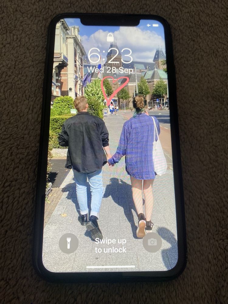 Телефон на запчасти Apple Iphone XR