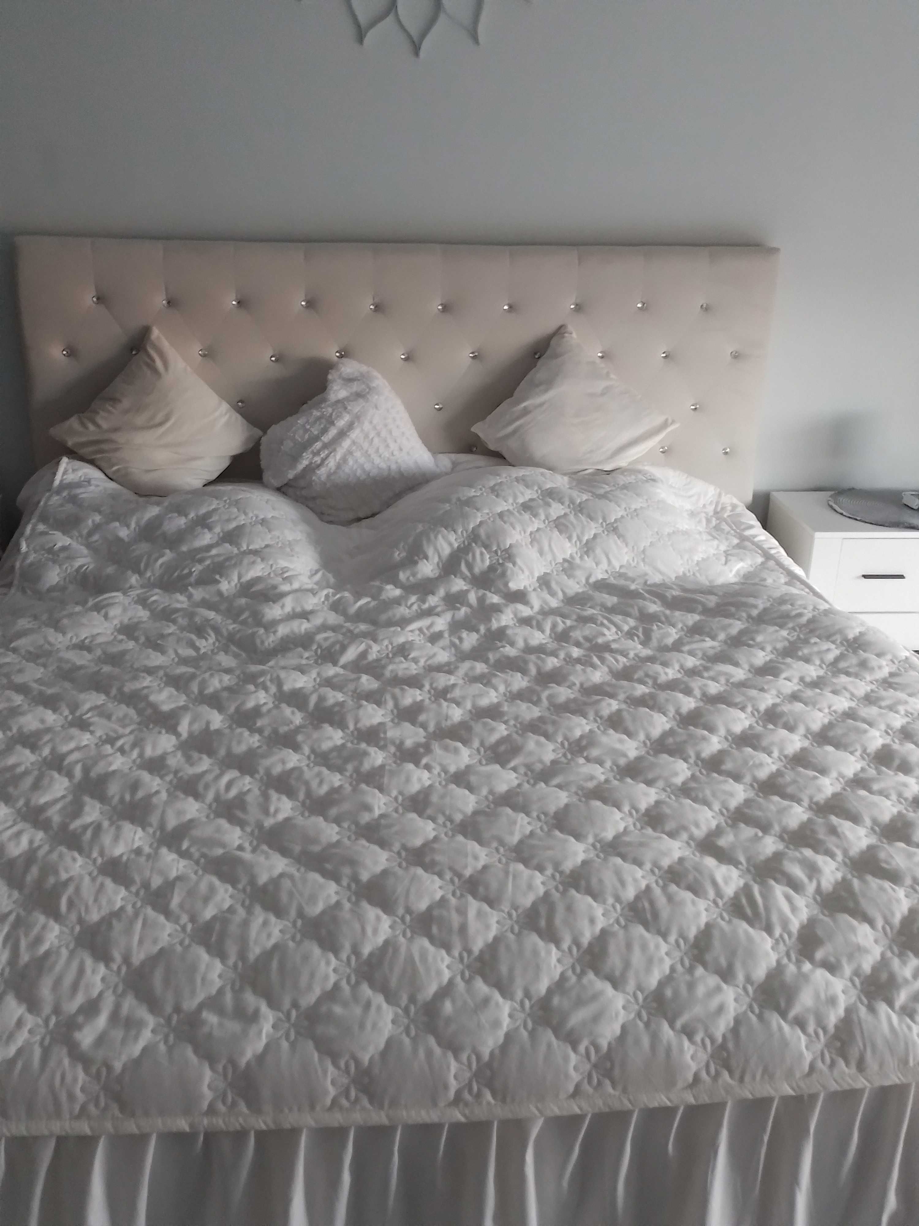 Cama de Casal Material Veludo