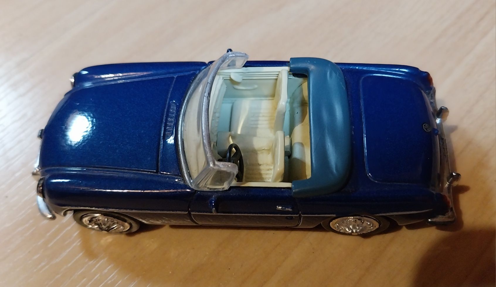 Miniatura Mgb em escala 1/43