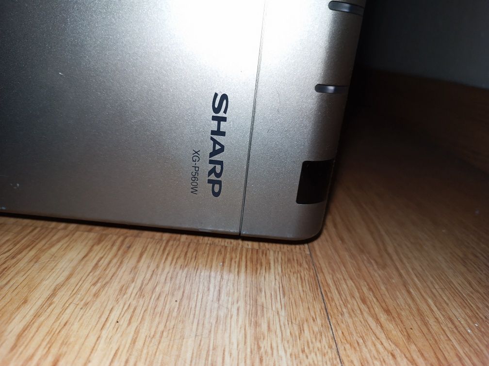 Sharp xg-p560wn projektor z 2 lampami