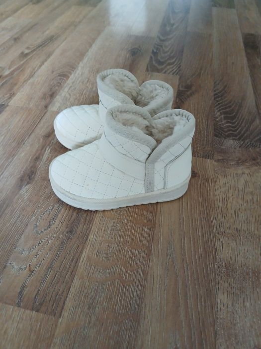 Зимові уги для дівчинки