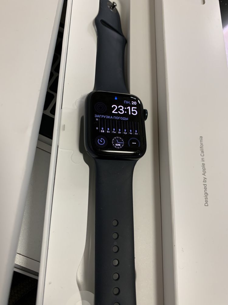 Продам часи Apple Watch SE 44mm як нові майже