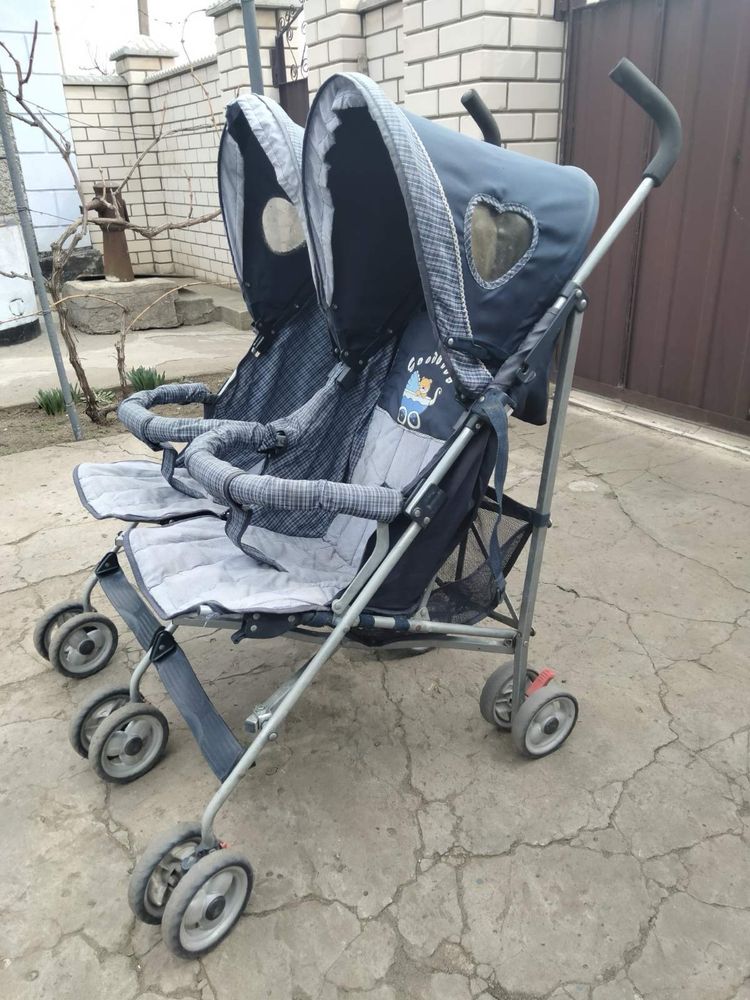 Продам прогулянкову каляску для діійні, чи двох діток !!