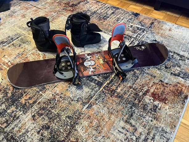 Deska snowboardowa, buty r 33 spodnie na 128