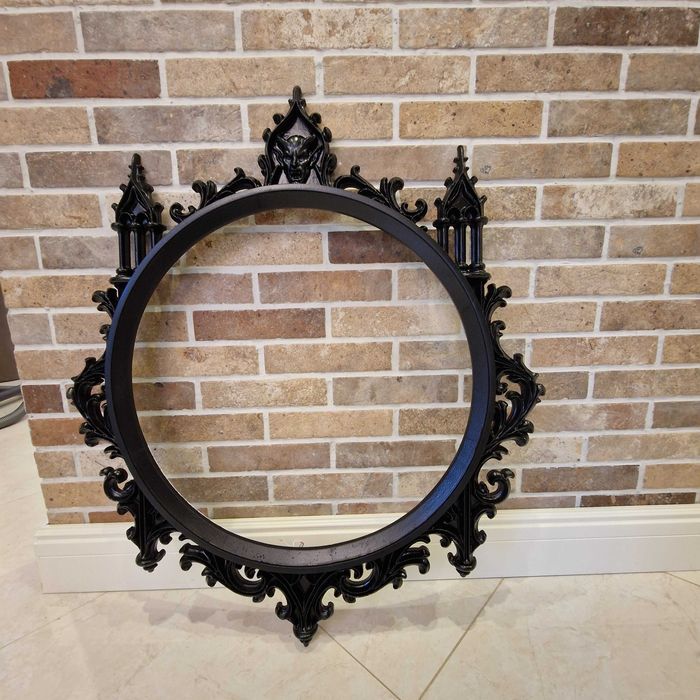 Рама під картину або дзеркало в вікторіанському, готичному стилі