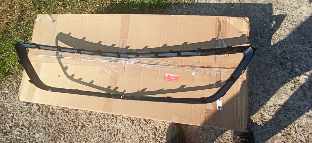 Рамка решітки радіатора Chevrolet bolt EUV 42803280, 42803280