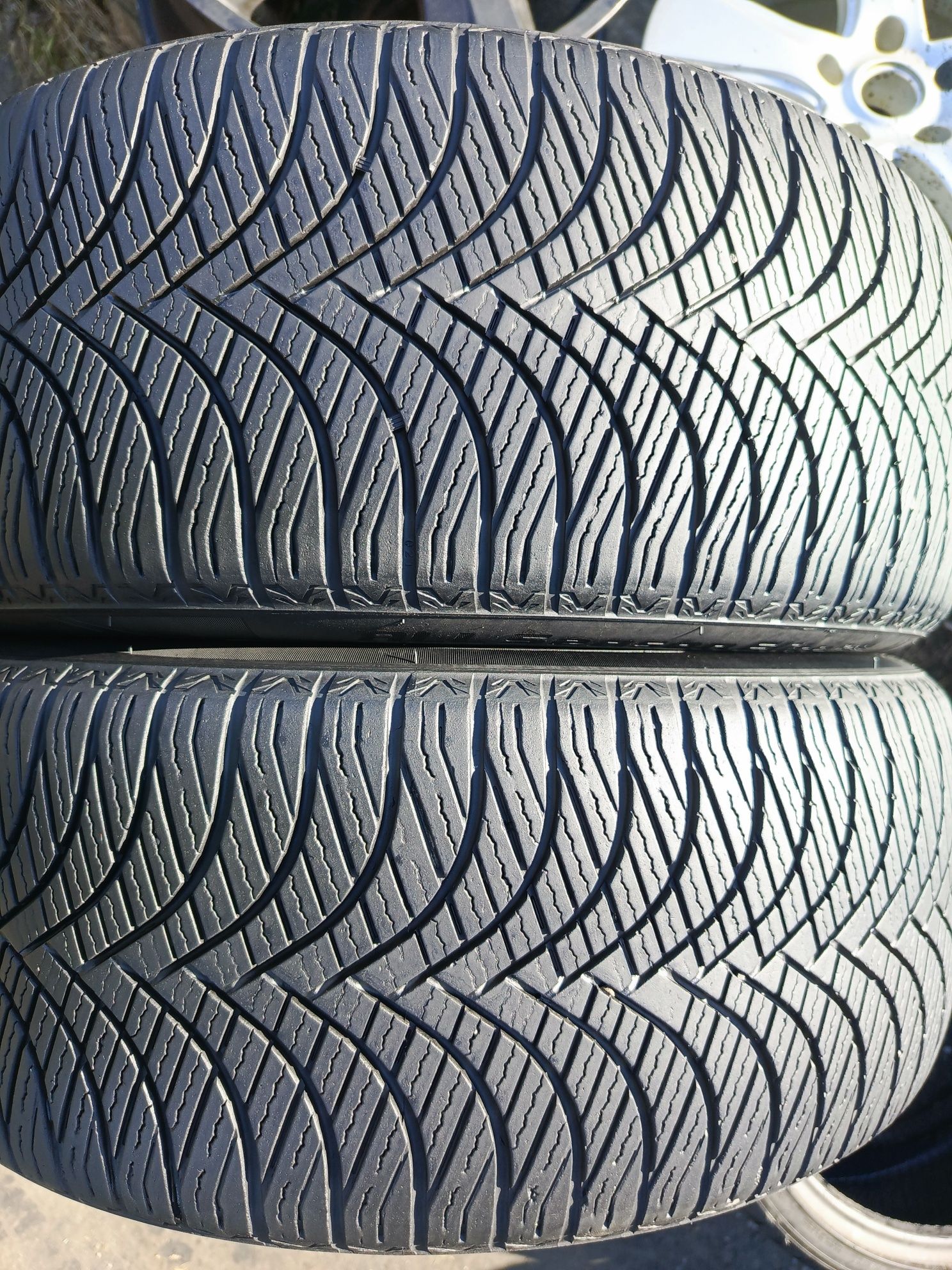 Sprzedam bardzo ładne opony 245/45 r18
