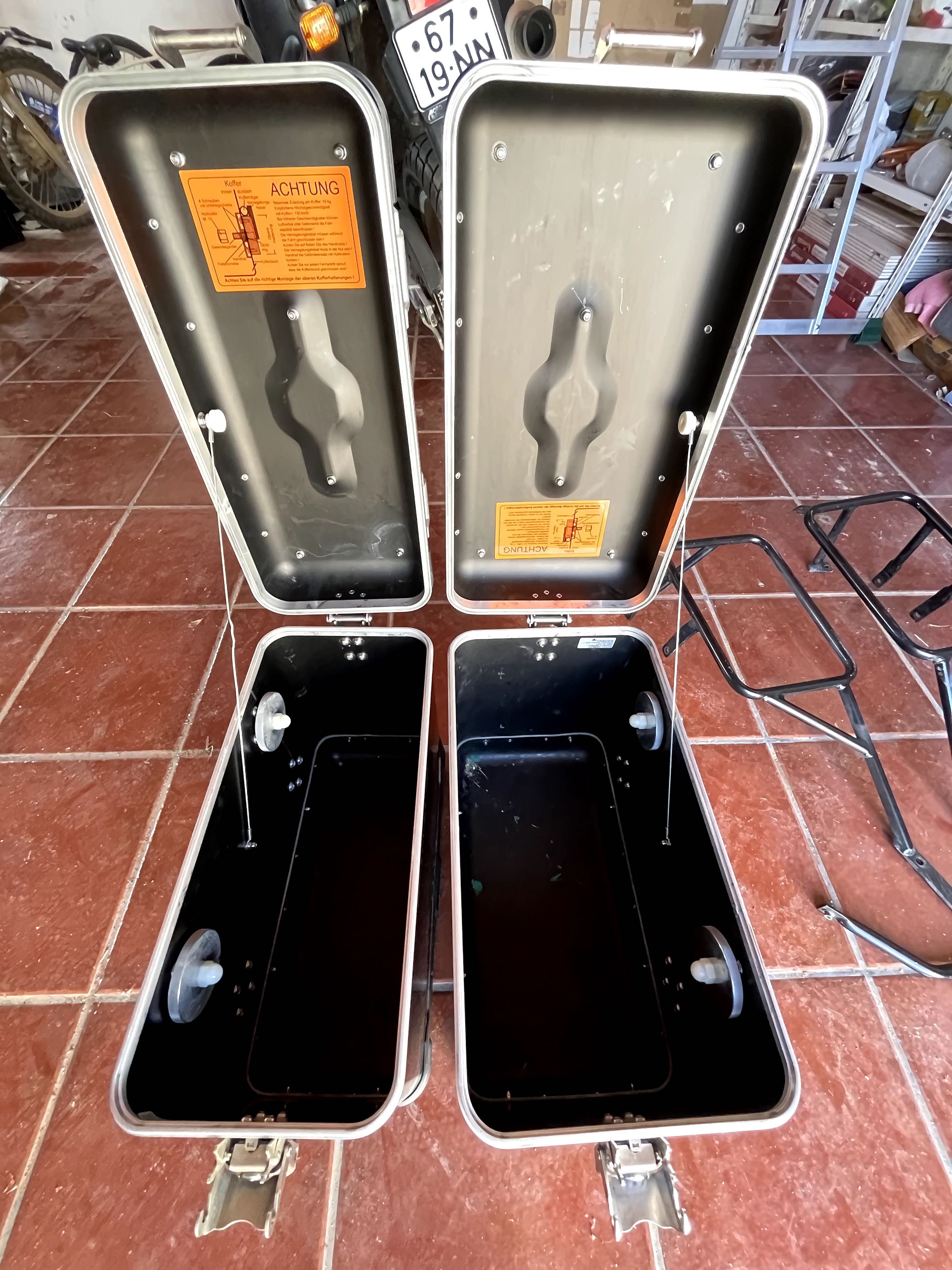 Malas Touratech Zega Pro 31/38 litros + ferros de suporte para XRV 750