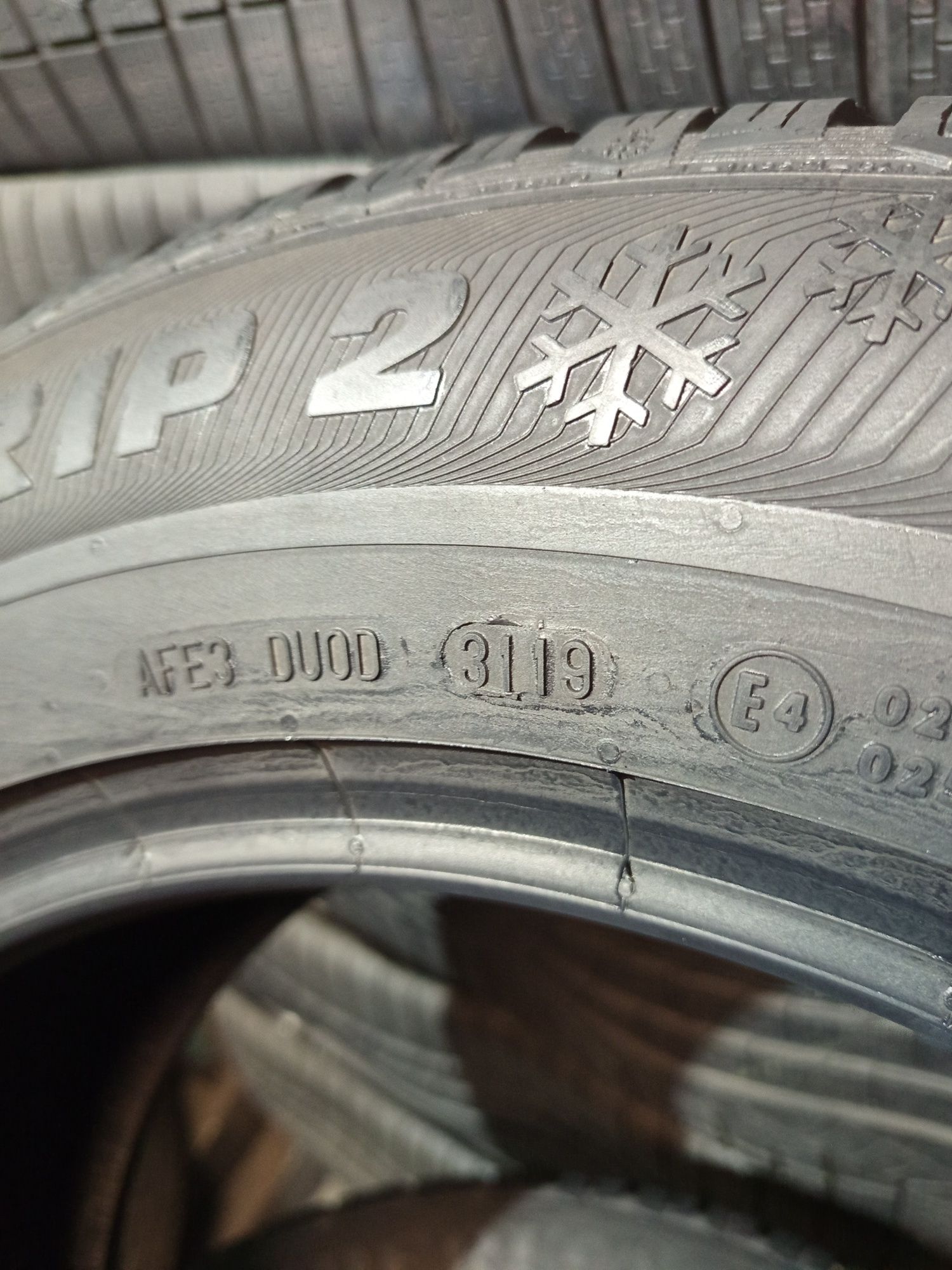 215/65R17 Semperit Master-grip2