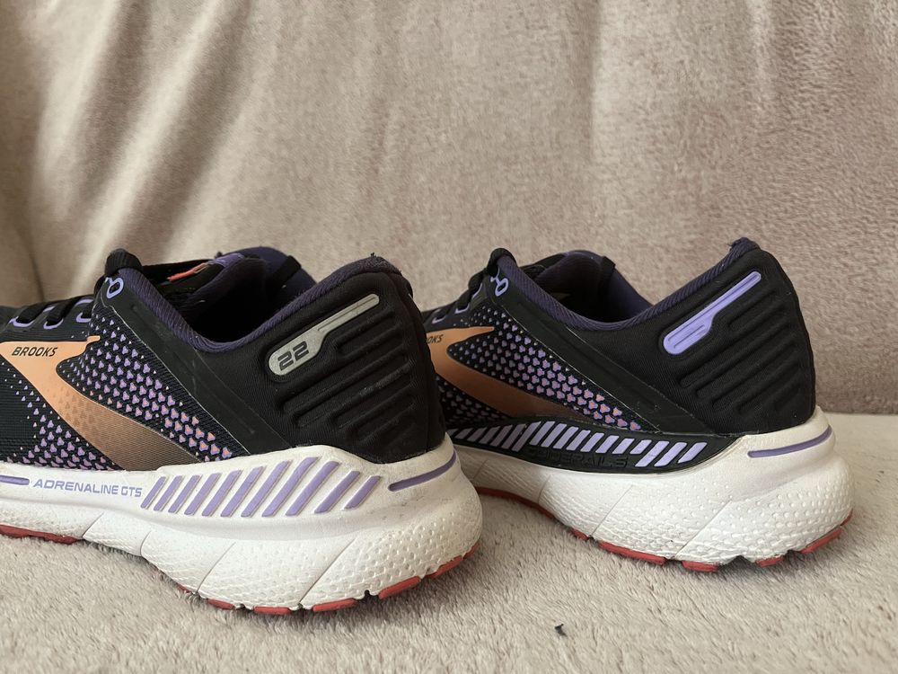 Бігові кровівки Brooks Adrenaline gts 22