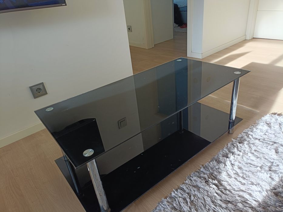 Sofá com carpete e mesa de centro 120€