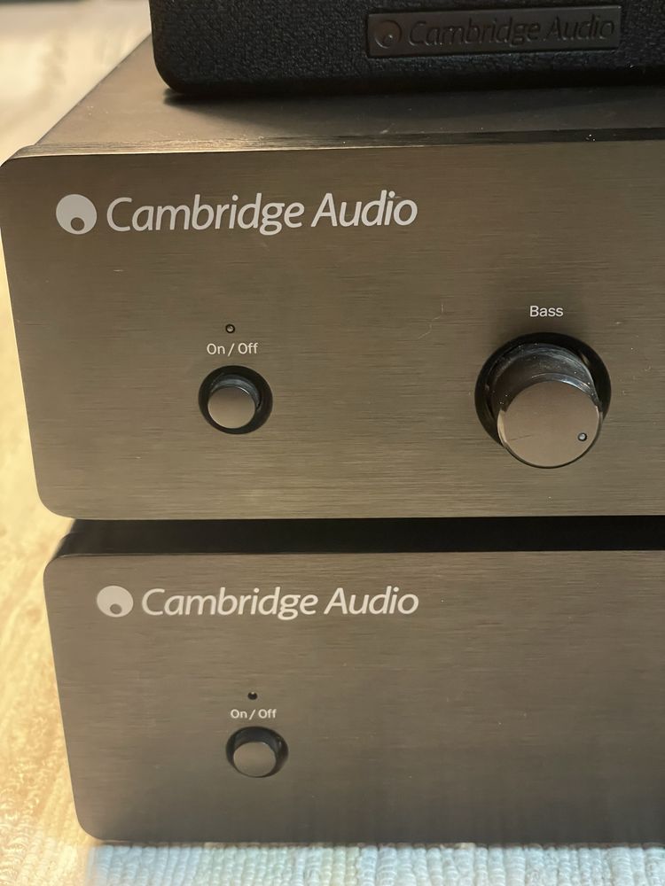 Amplificador e CD Cambridge Áudio + Colunas