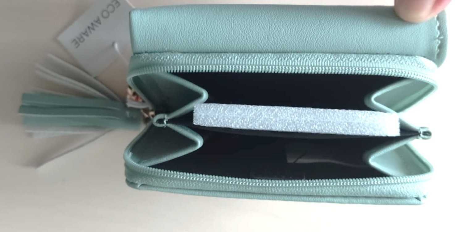 Nowy pistacjowy portfel Sinsay • kompaktowy • z frędzlem • Eco aware