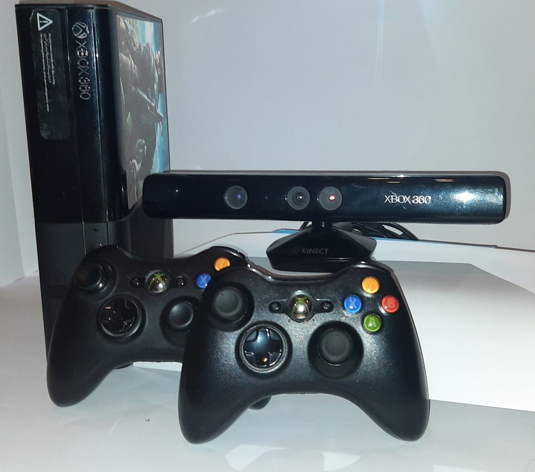 Xbox 360E 250GB + 2 геймпади та kinect