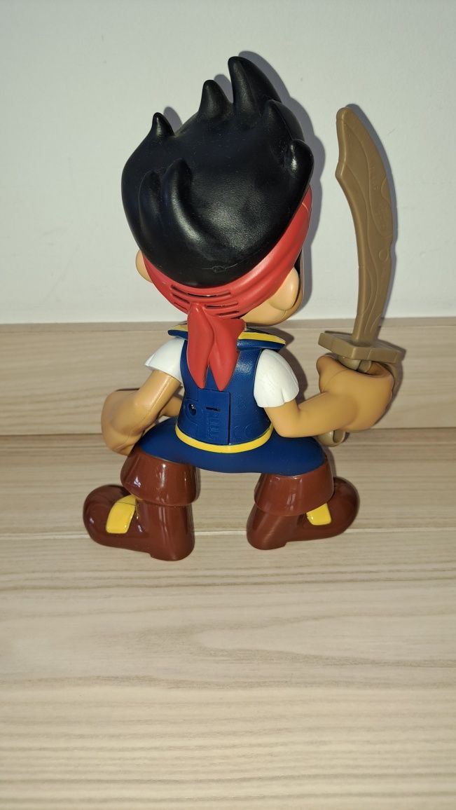 Boneco de 23cm do Jake e os Piratas com espada