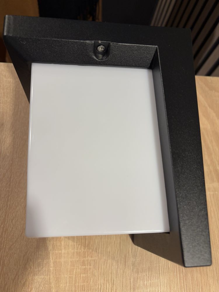 Nowa lampa elewacyjna LED
