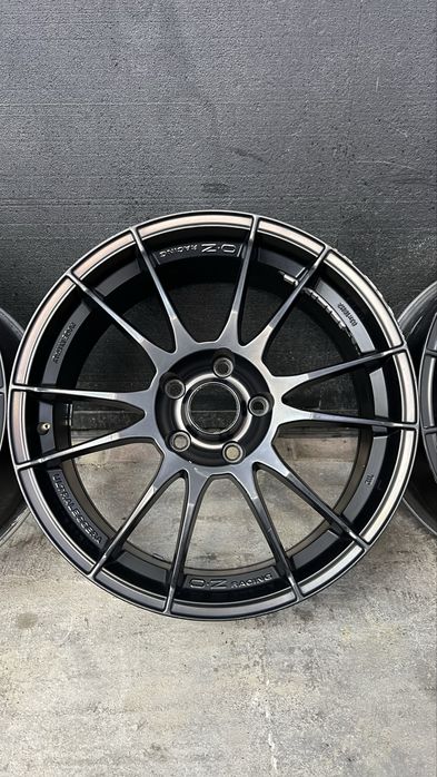 Oz racing Ultraleggera r18 8j 5/120
