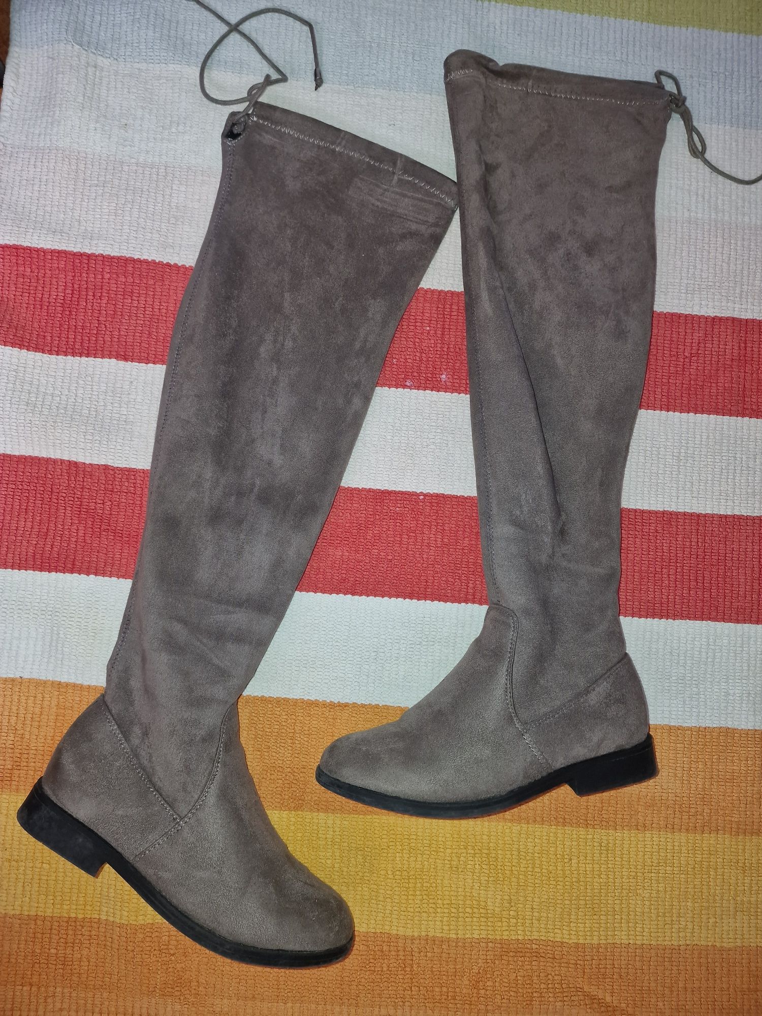 Botas cinzentas senhora