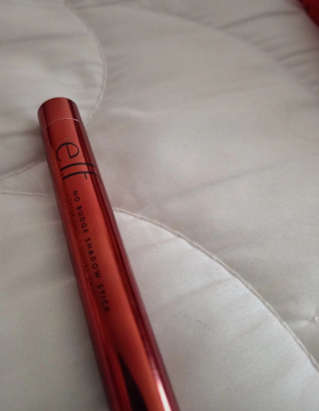 E.L.F  No Budge Shadow Stick