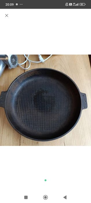 Чугун сковорода .