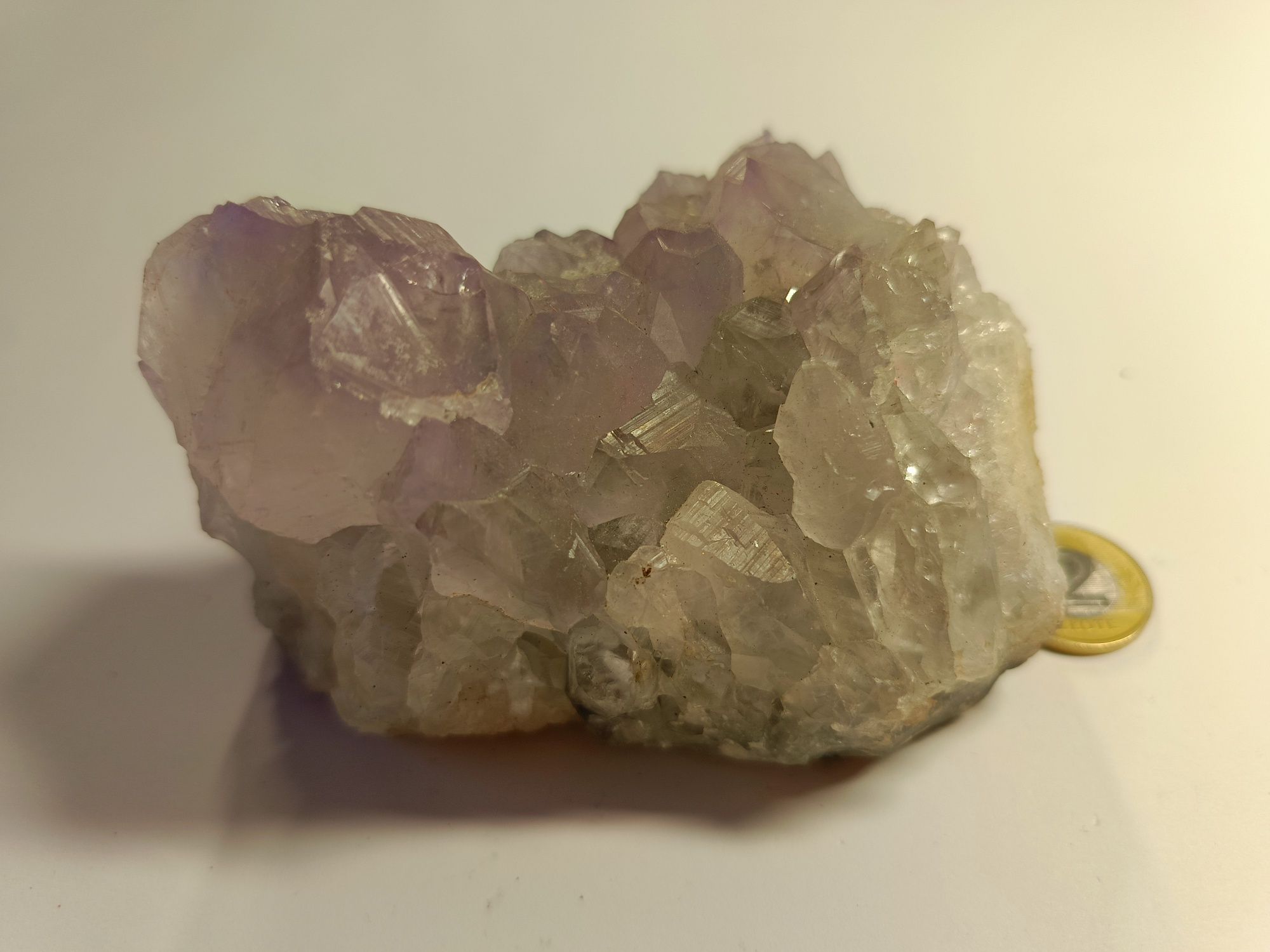 Naturalny kamień Ametyst w formie krystalicznej bryły skałki nr T