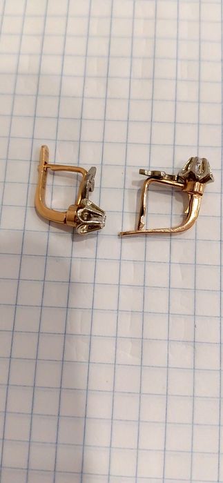 Золотые серьги с якутскими бриллиантами