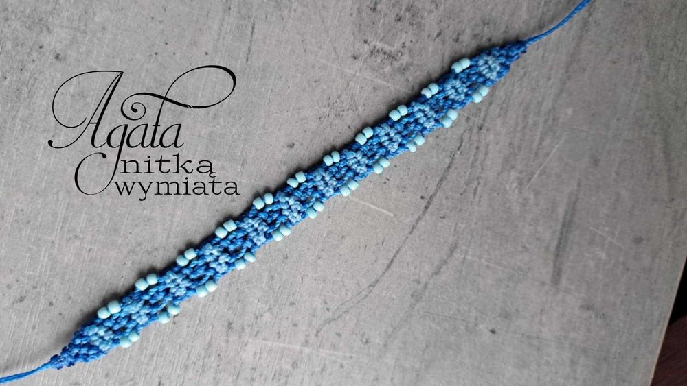 Bransoletka mikromakrama w niebieskim