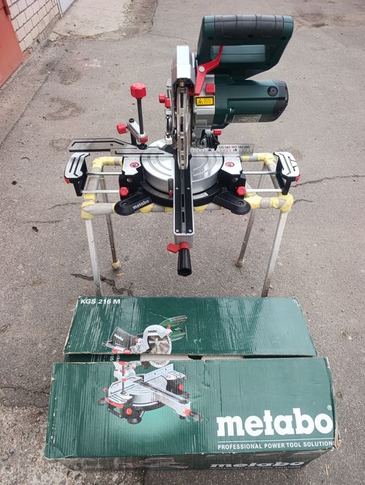 Торцовочная пила с протяжкой  Metabo KGS 216