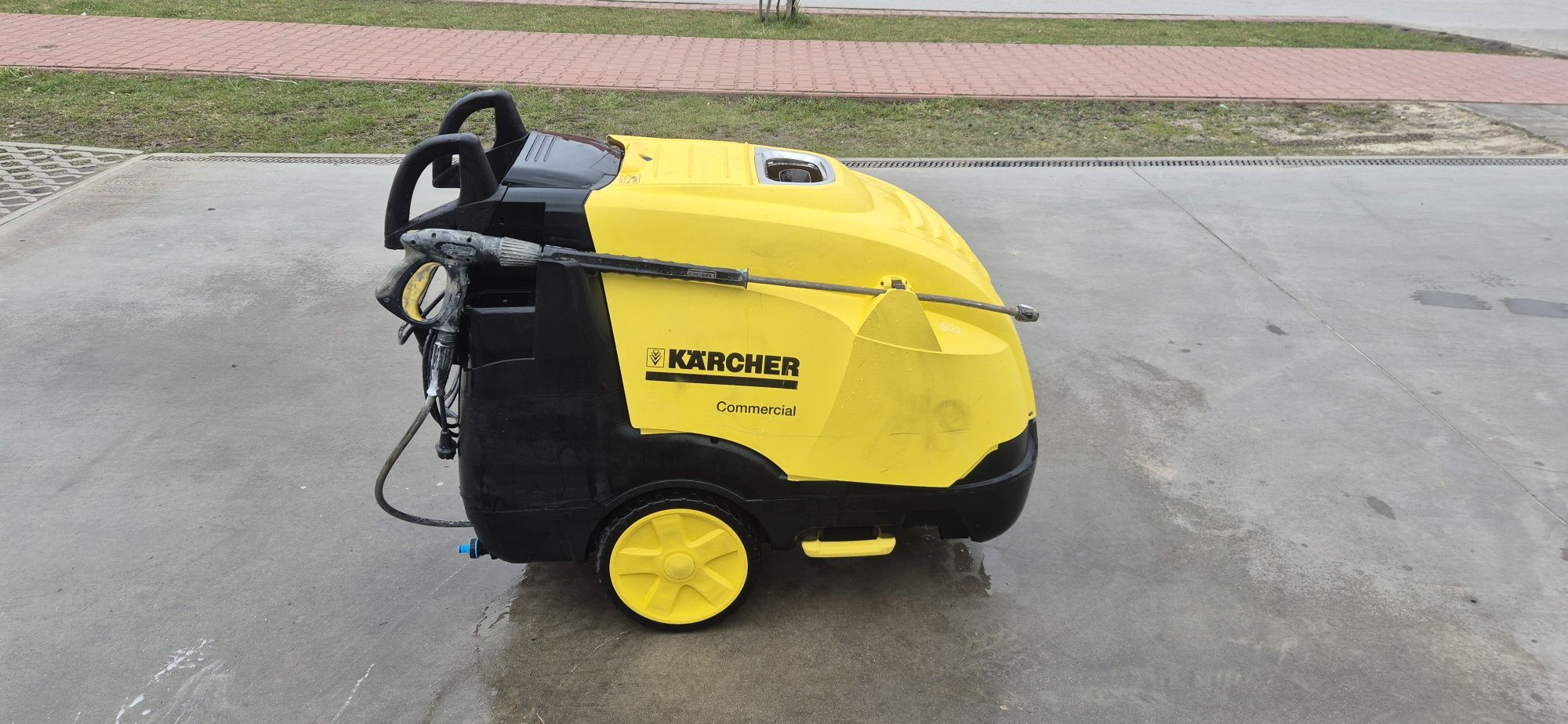 Sprzedam myjkę ciśnieniową karcher hds  7/12-4M że zwijaczem